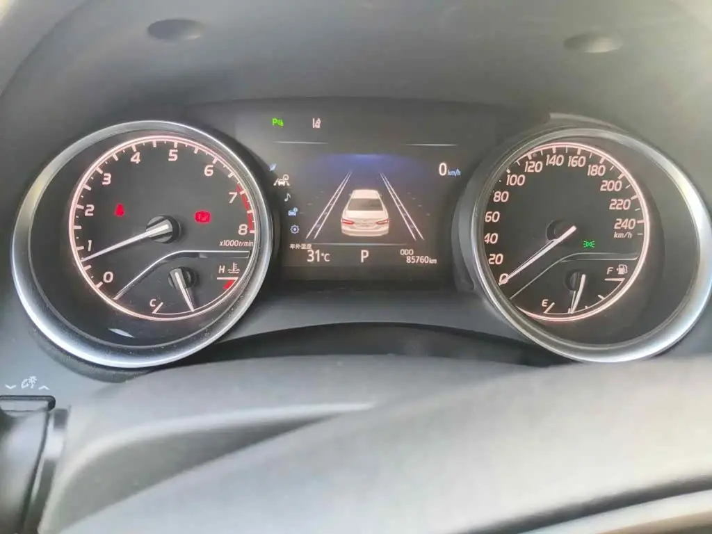 Toyota Camry 2019 — Photo 4/13