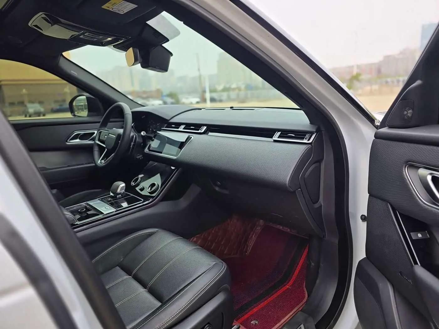 Land Rover Range Rover Velar 2022 — Фото 9/15