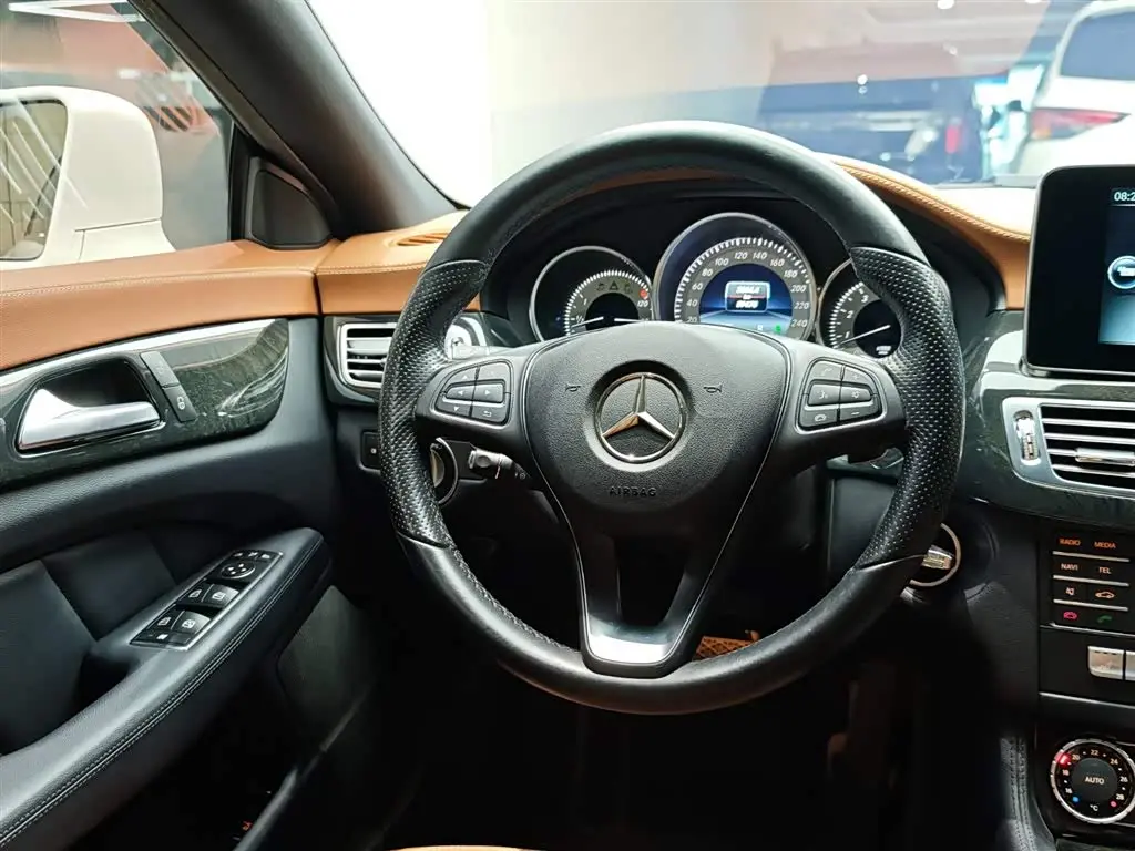 Mercedes-Benz CLS 2016 — Photo 14/18