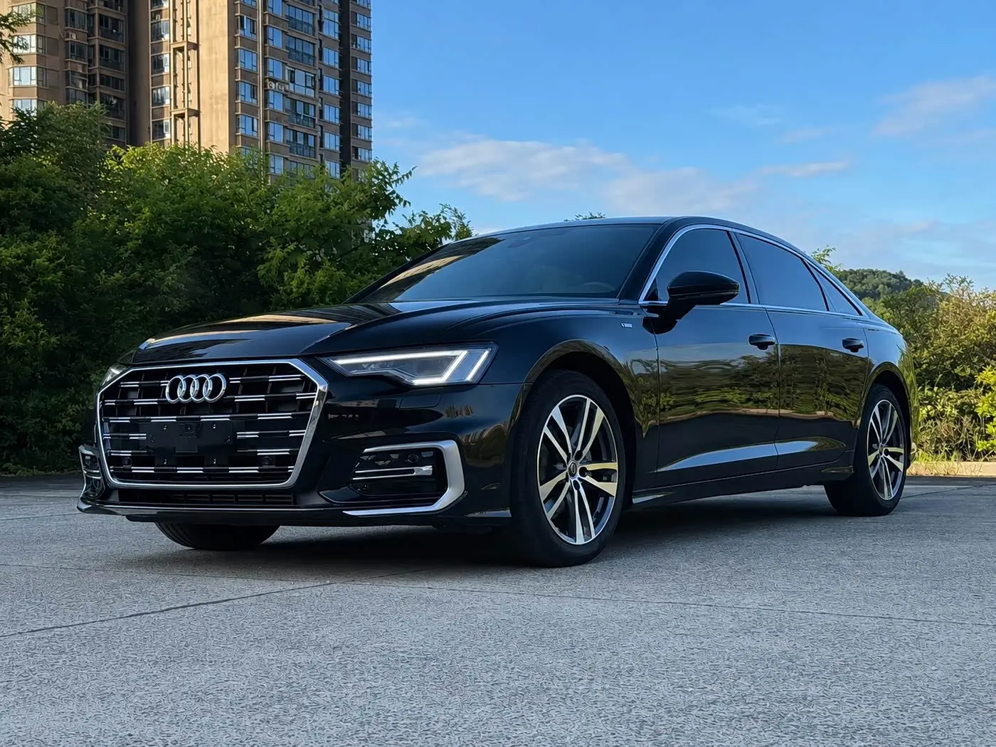Audi A6L 2025 — Photo 1/12