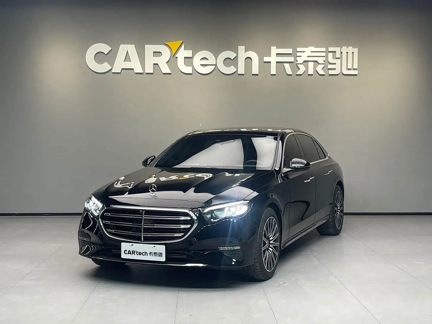 Mercedes-Benz E-Class 2024 — Photo 1/20
