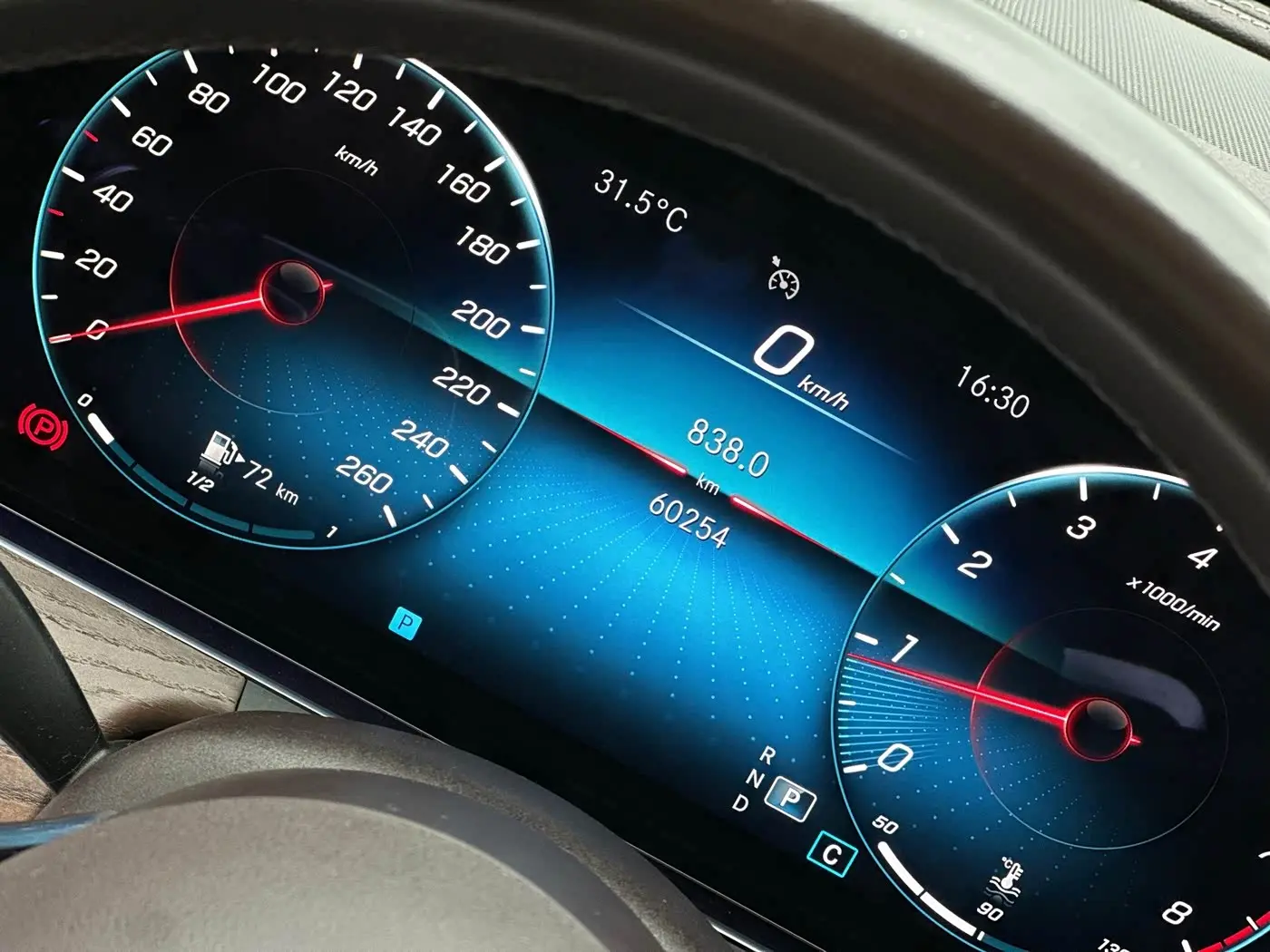 Mercedes-Benz E-Class 2021 — Фото 15/18