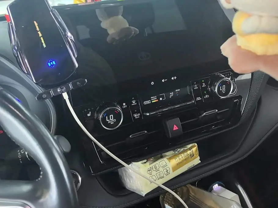 Toyota Crown Kluger 2024 — Photo 13/16