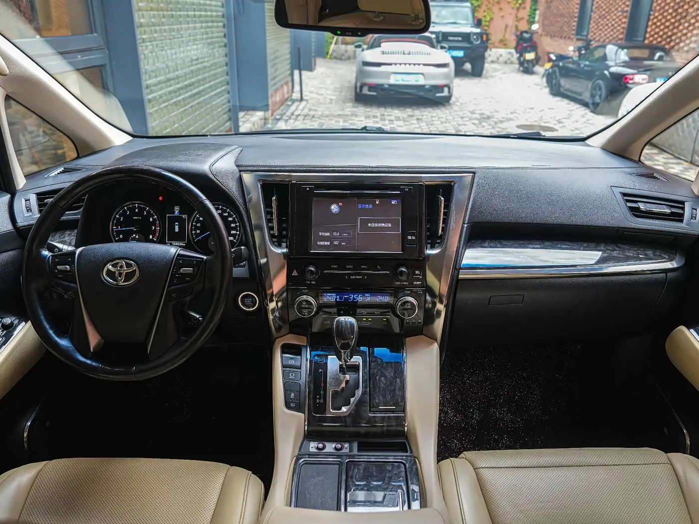 Toyota Alphard 2016 — Photo 10/15