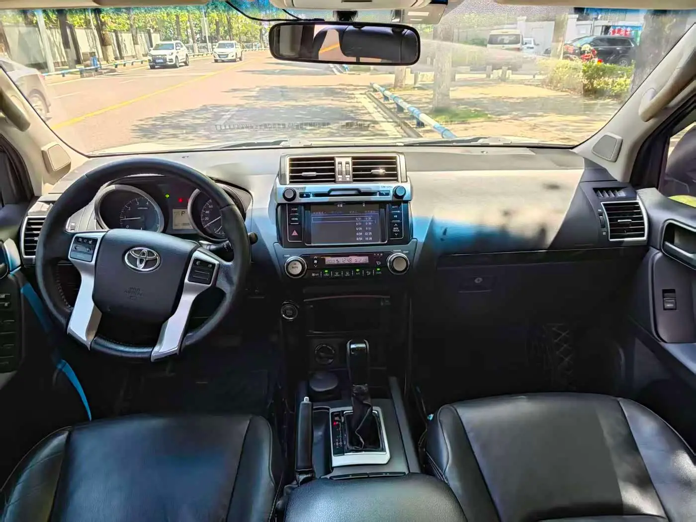 Toyota Prado 2017 — Photo 5/9