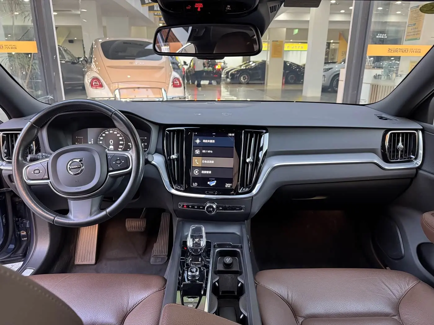 Volvo S60 2022 — Фото 10/20