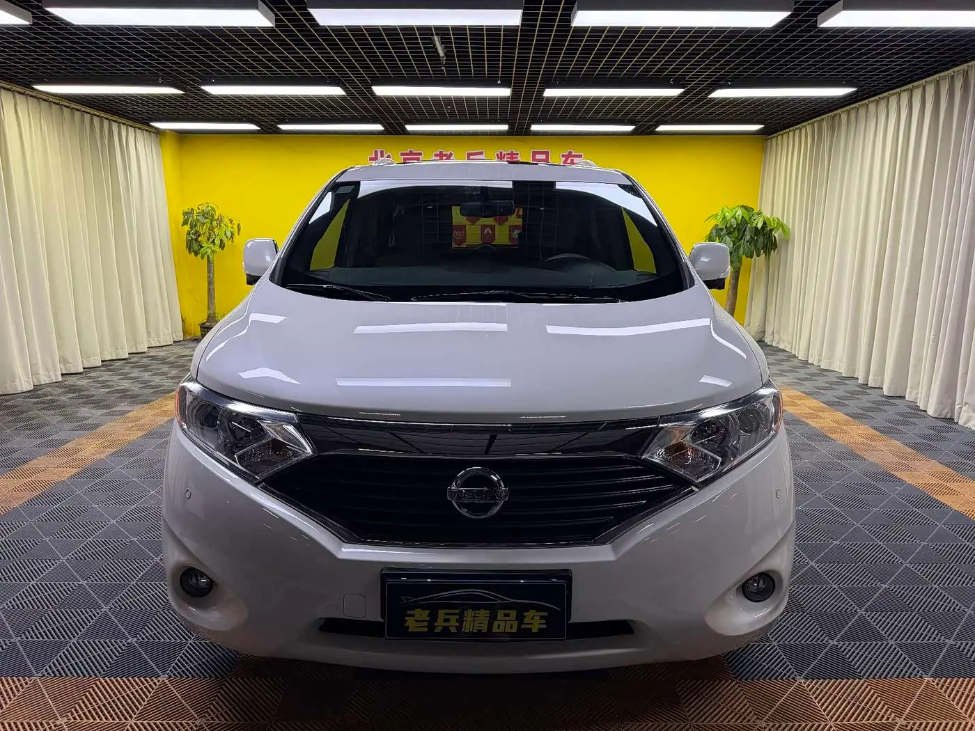 Nissan Quest 2018 — Фото 2/20