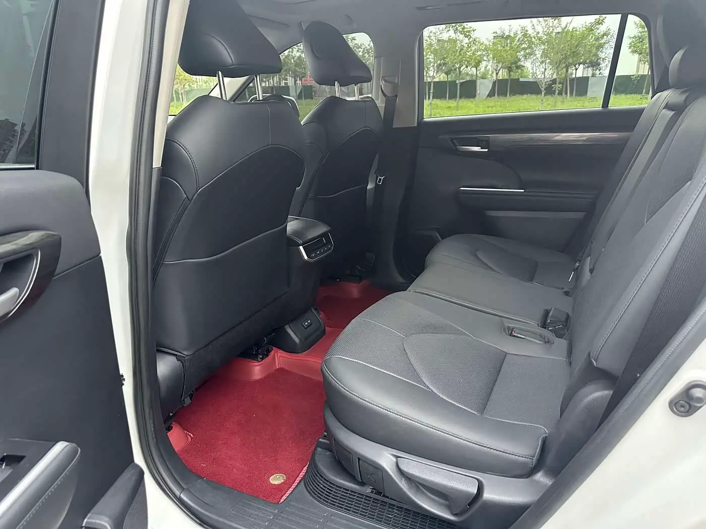 Toyota Highlander 2025 — Photo 5/9