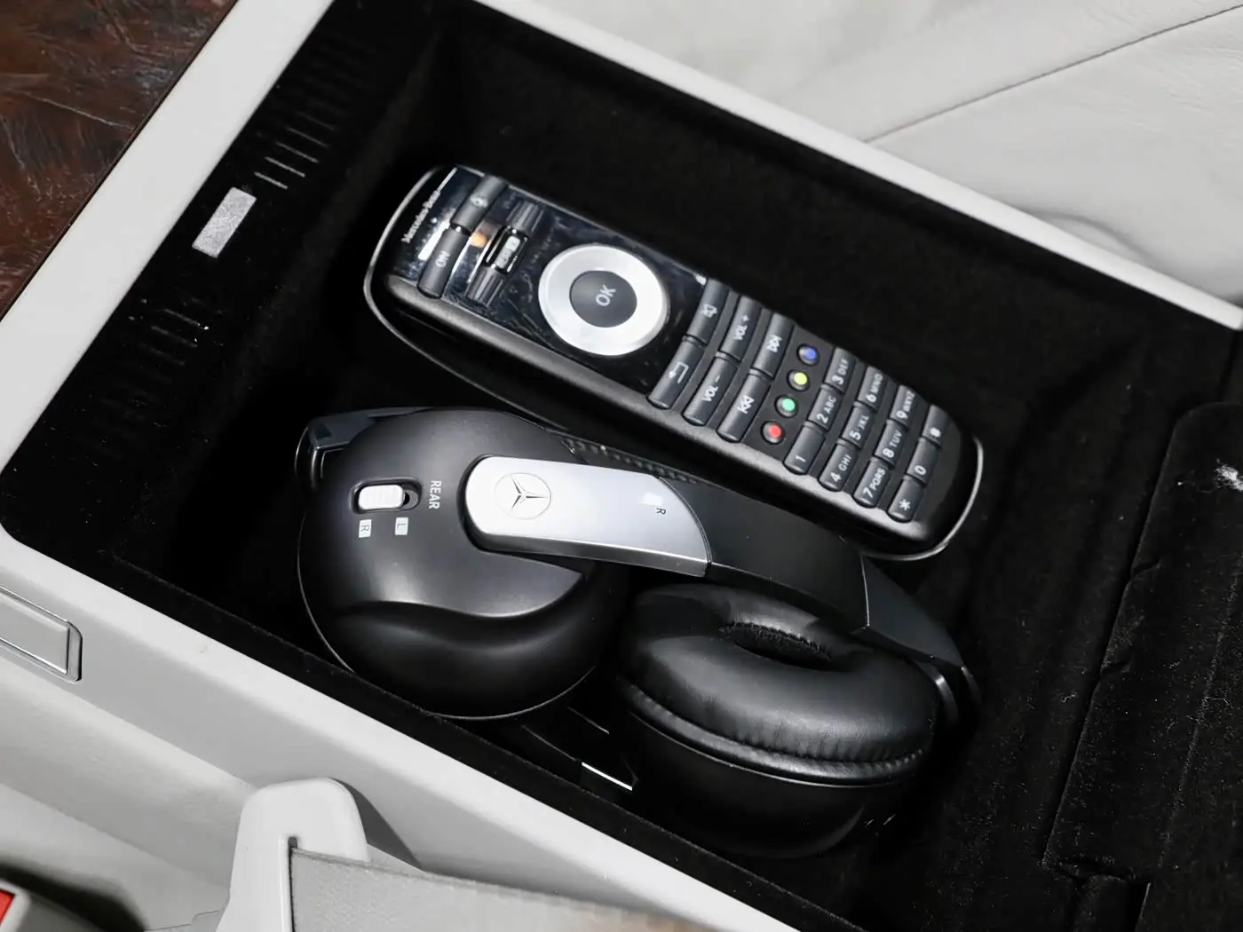 Mercedes-Benz S-Class 2010 — Photo 19/20