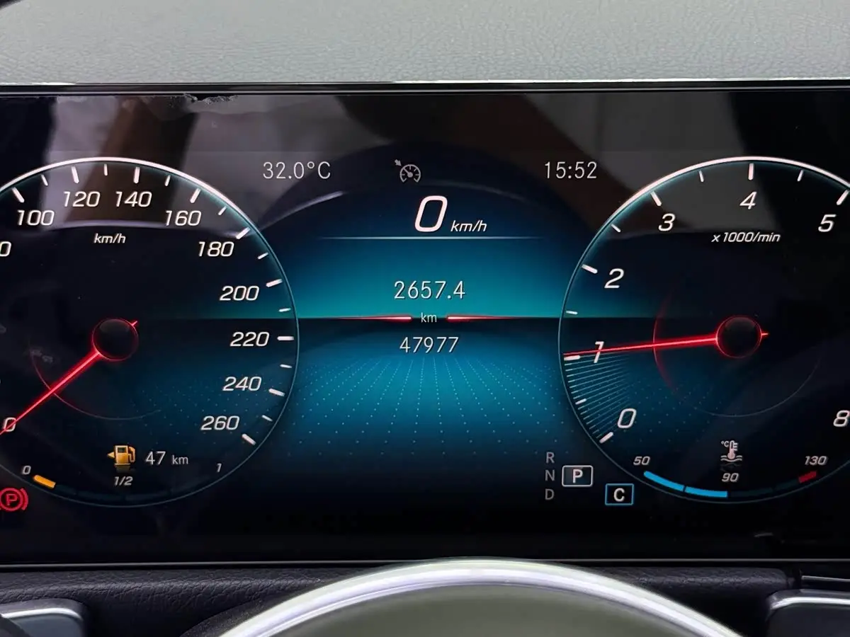 Mercedes-Benz GLB 2021 — Фото 13/20