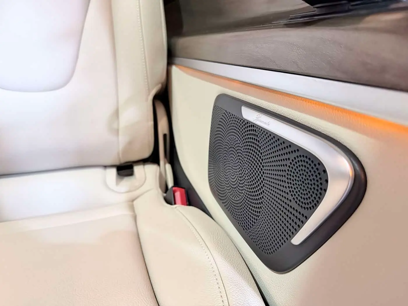Mercedes-Benz V-Class 2020 — Photo 17/20