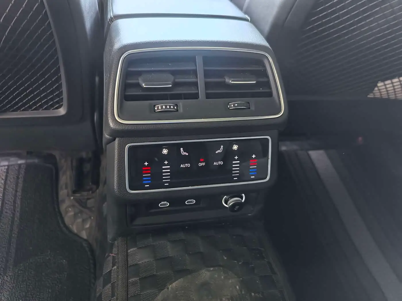 Audi A6L 2024 — Photo 14/17