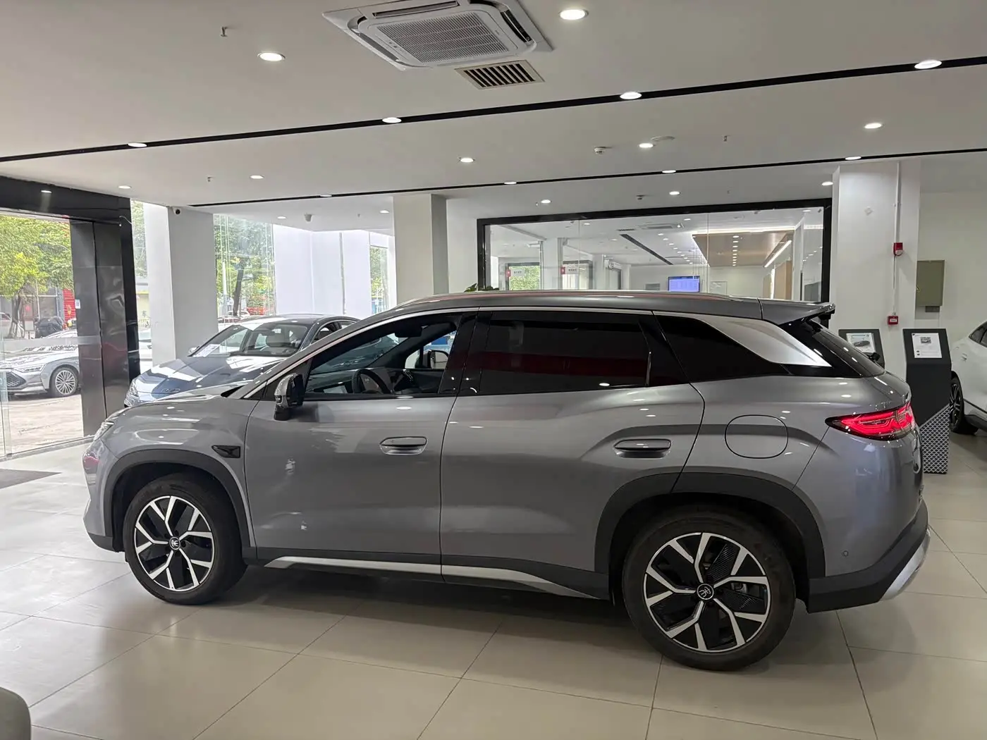 BYD Song L DM-i 2026 — Фото 15/15
