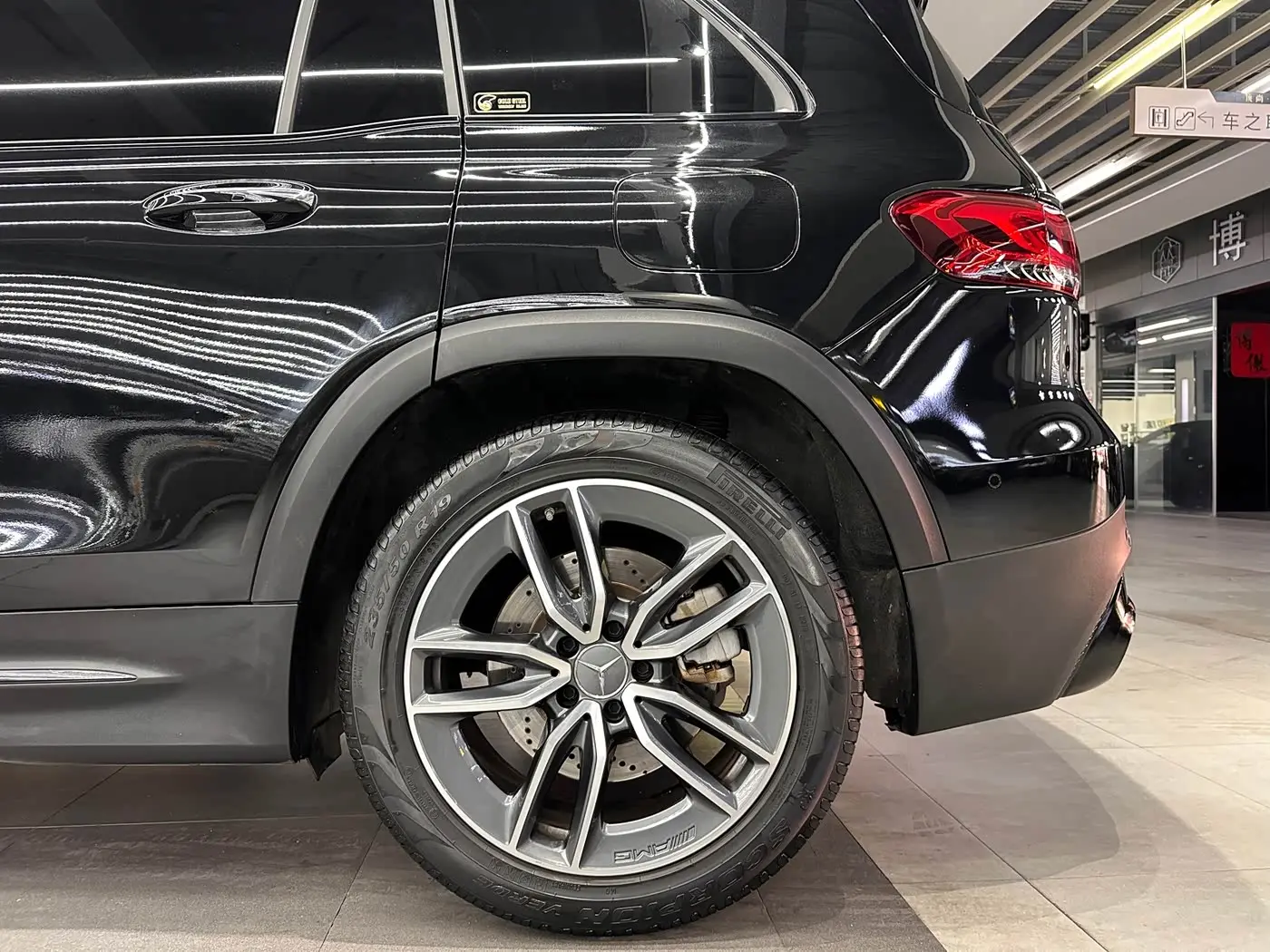 Mercedes-Benz GLB AMG 2023 — Şəkil 19/20