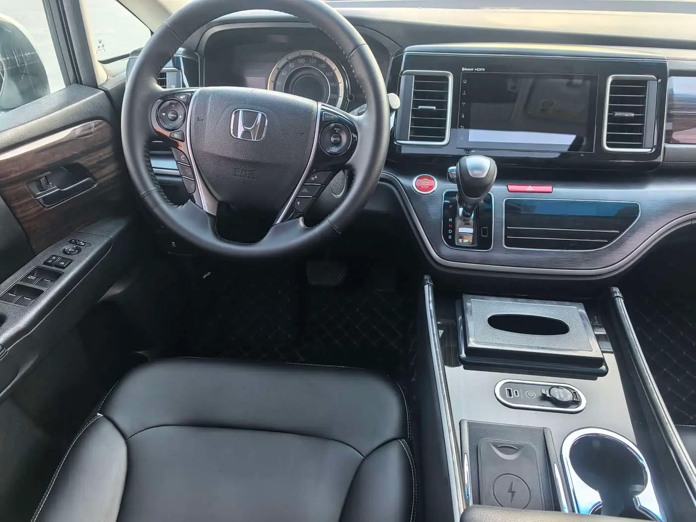 Honda Elysion 2016 — Photo 13/20