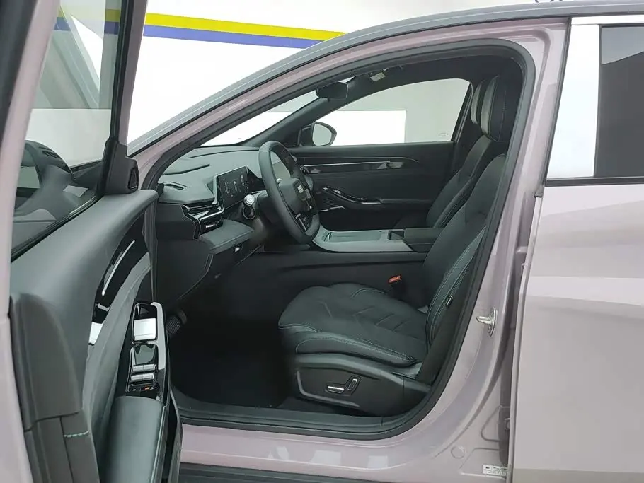 Geely Galaxy Galaxy L6 2024 — Photo 9/16