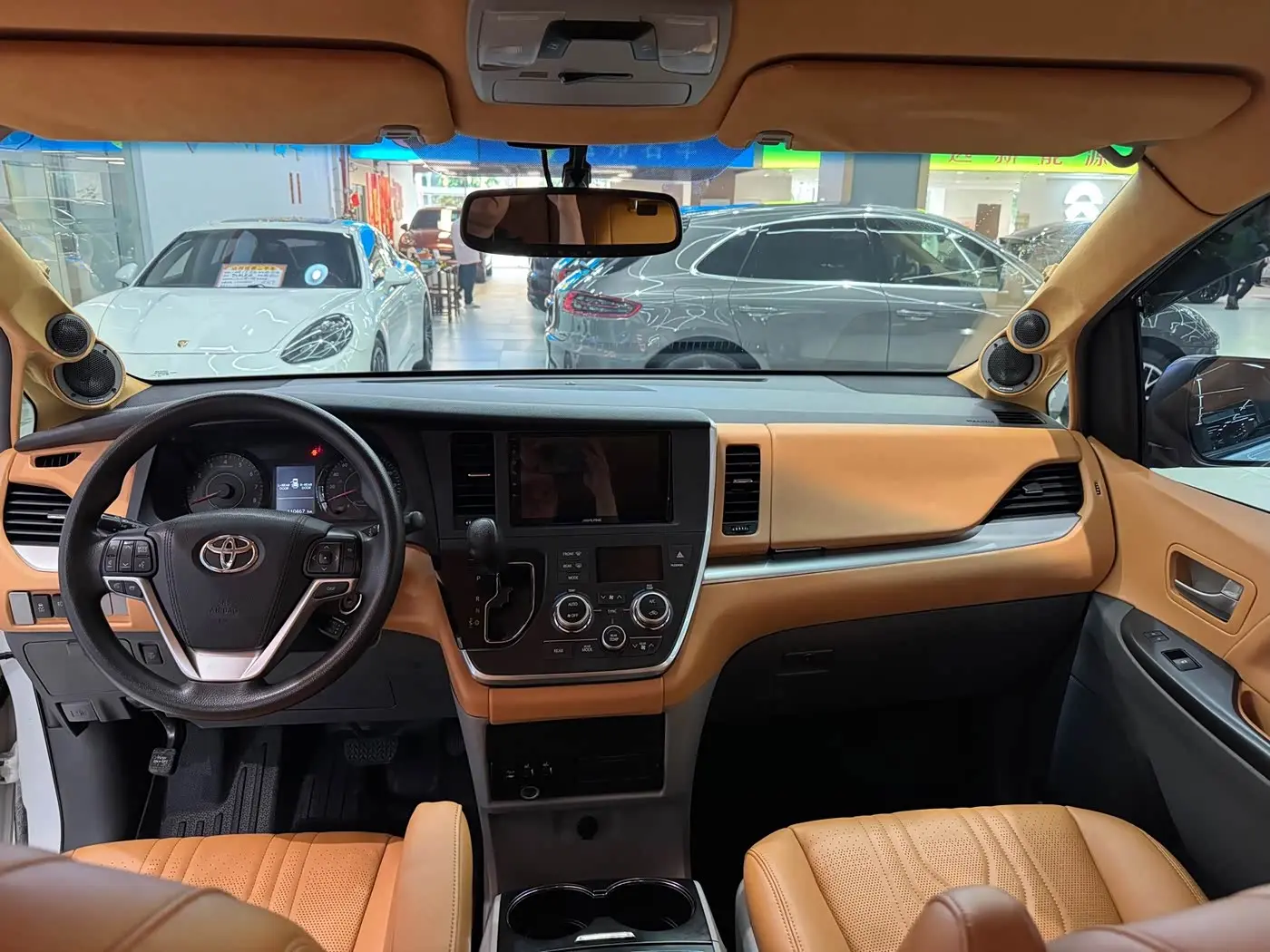 Toyota Sienna 2016 — Photo 11/18