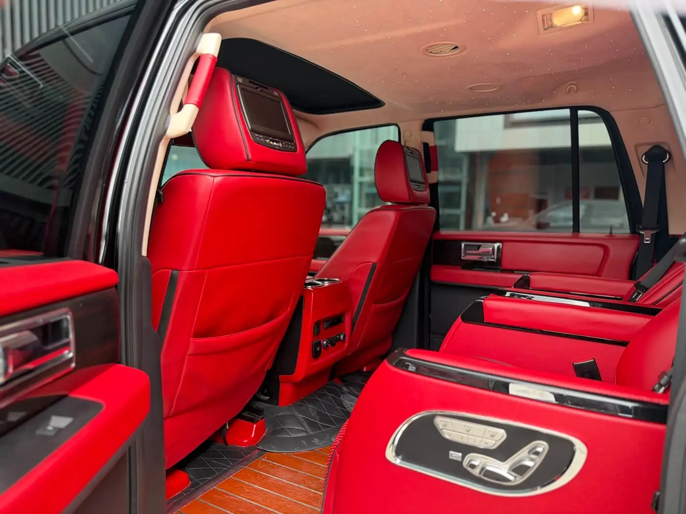 Lincoln Navigator 2017 — ფოტო 4/16