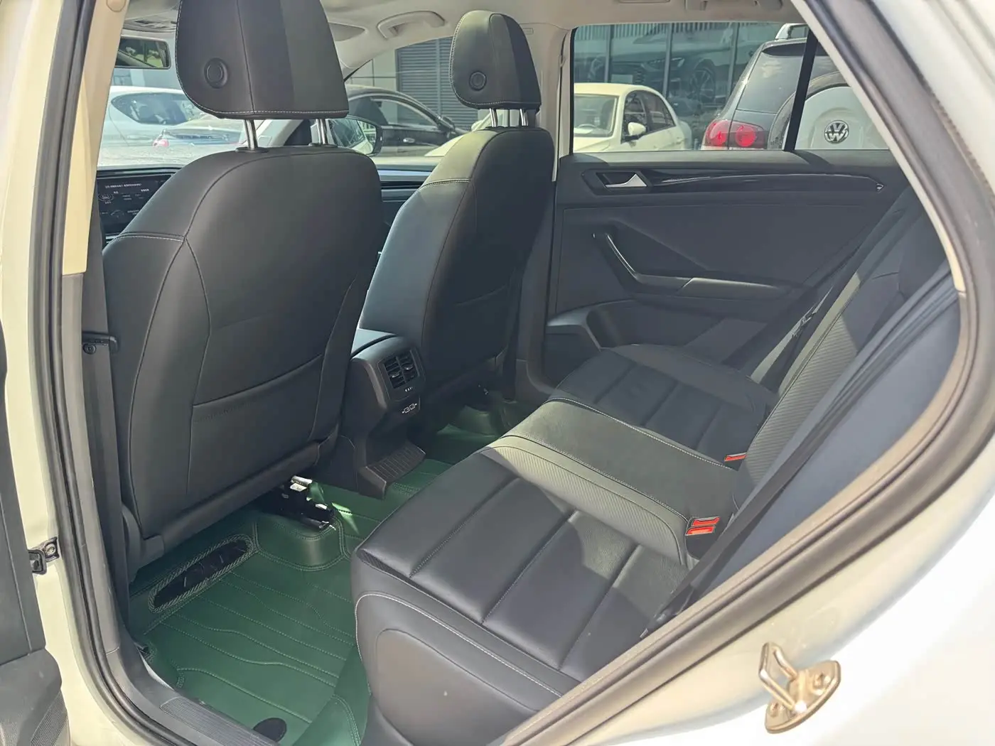Volkswagen T-ROC 2022 — Photo 6/9