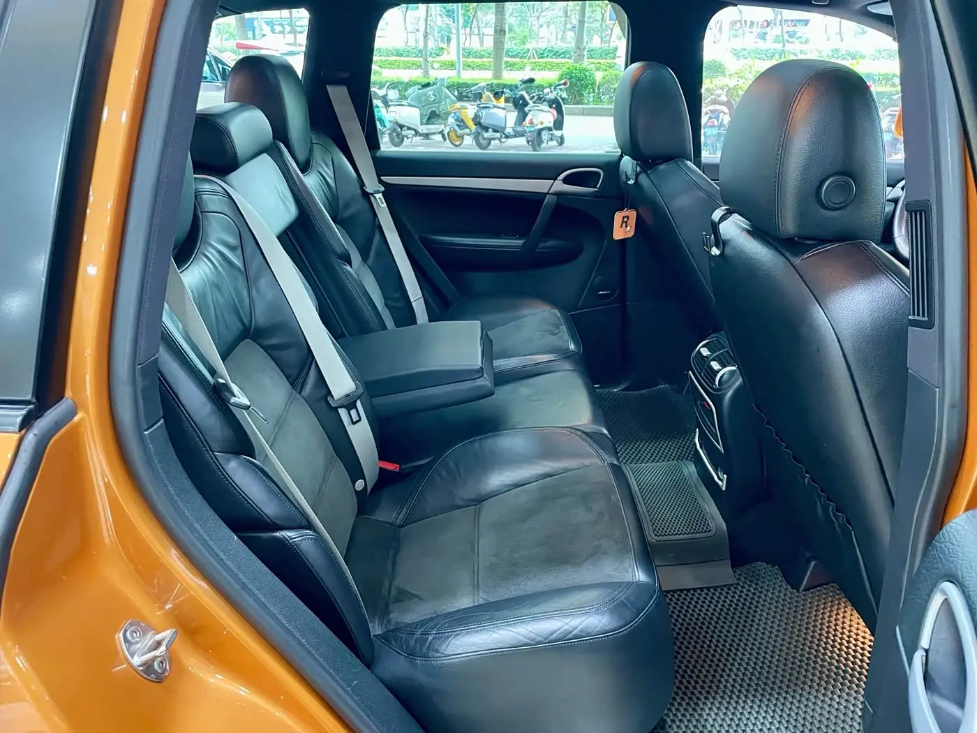 Porsche Cayenne 2010 — Photo 11/20