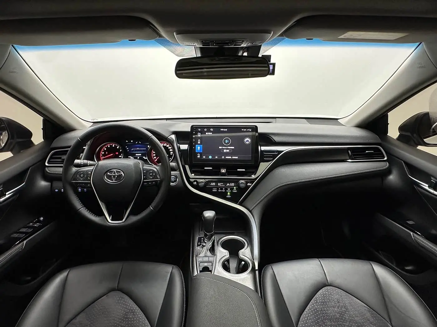 Toyota Camry 2022 — Photo 9/20