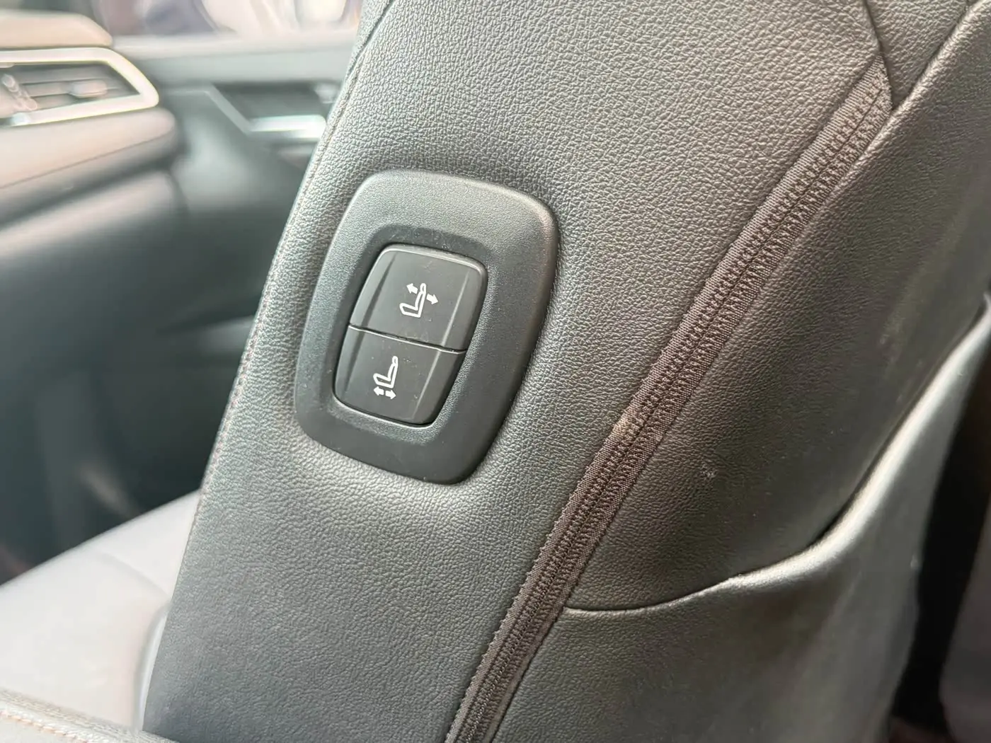 Toyota Camry 2022 — ფოტო 10/18