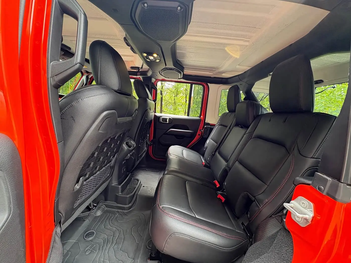 Jeep Wrangler 2020 — Photo 12/20