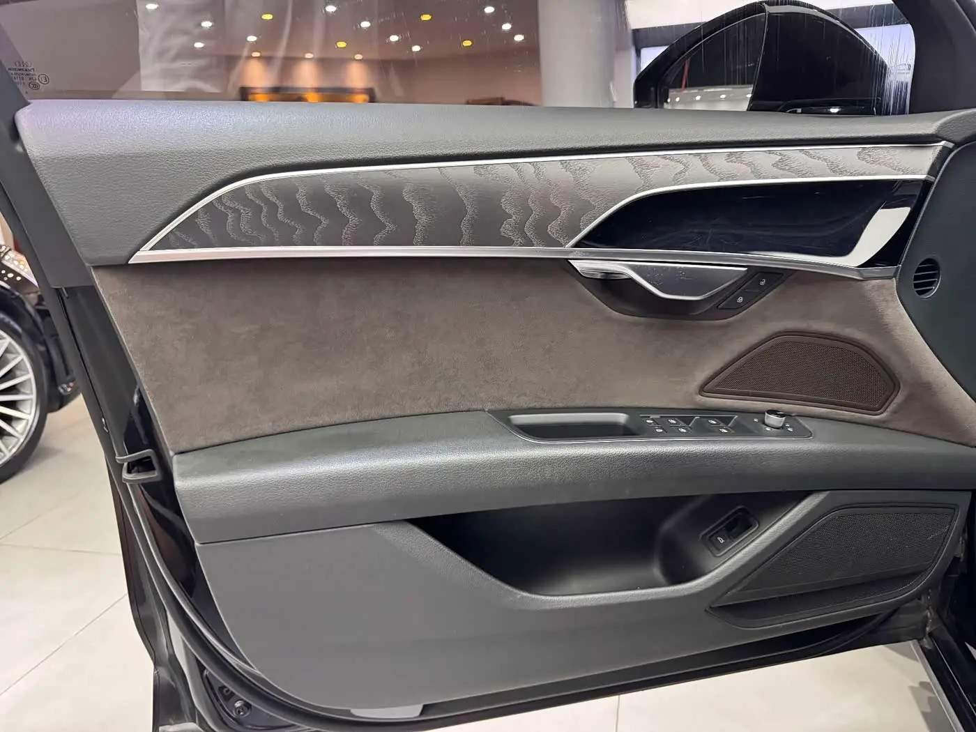 Audi A8 2019 — Şəkil 10/15
