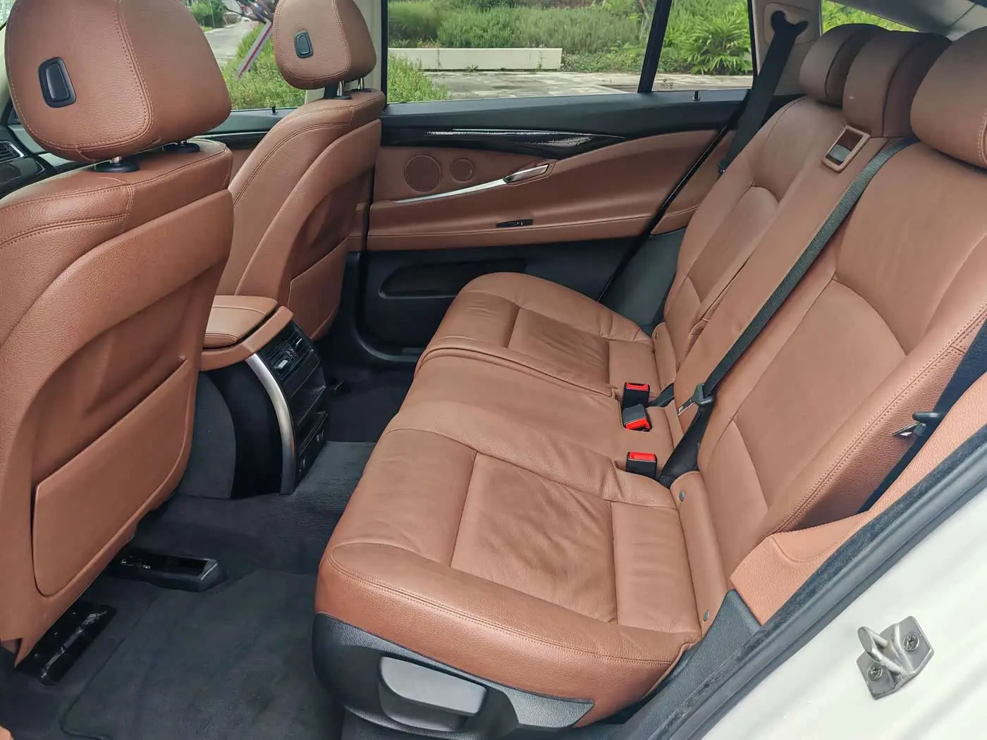 BMW 5 Series GT 2015 — Фото 11/19