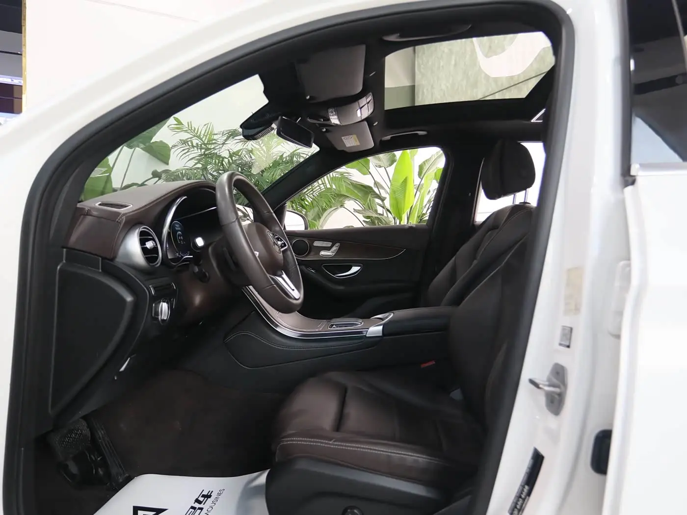 Mercedes-Benz GLC 2022 — Photo 6/17