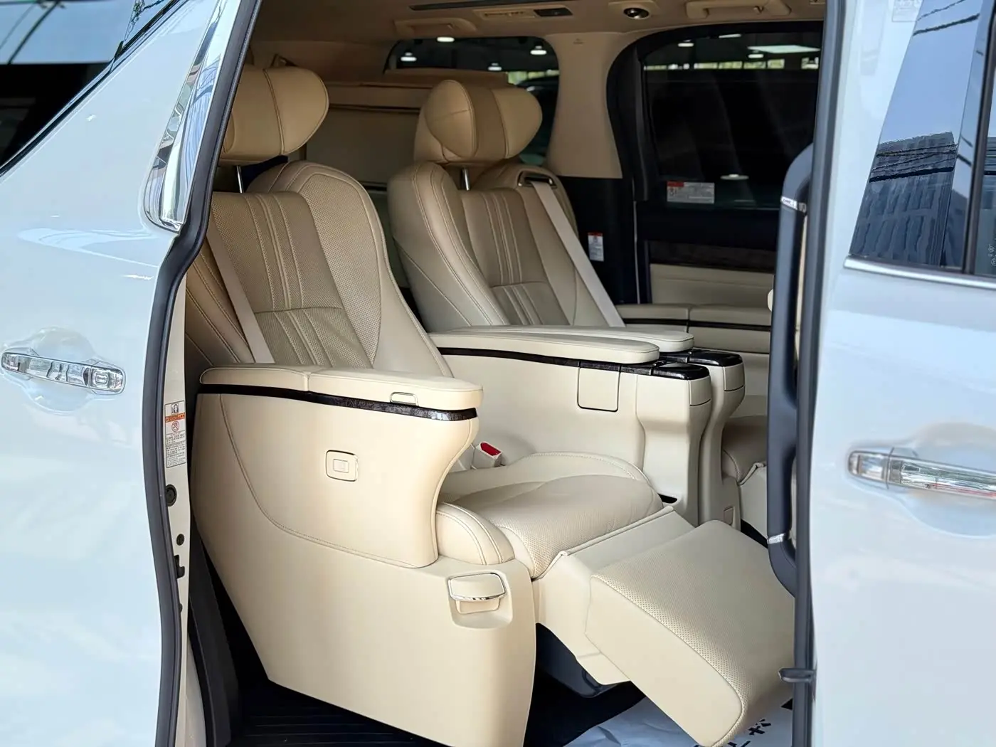 Toyota Alphard 2018 — Фото 19/20