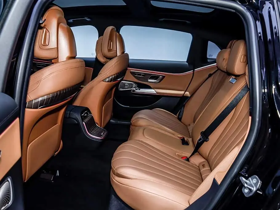 Mercedes-Benz E-Class 2024 — Photo 10/20