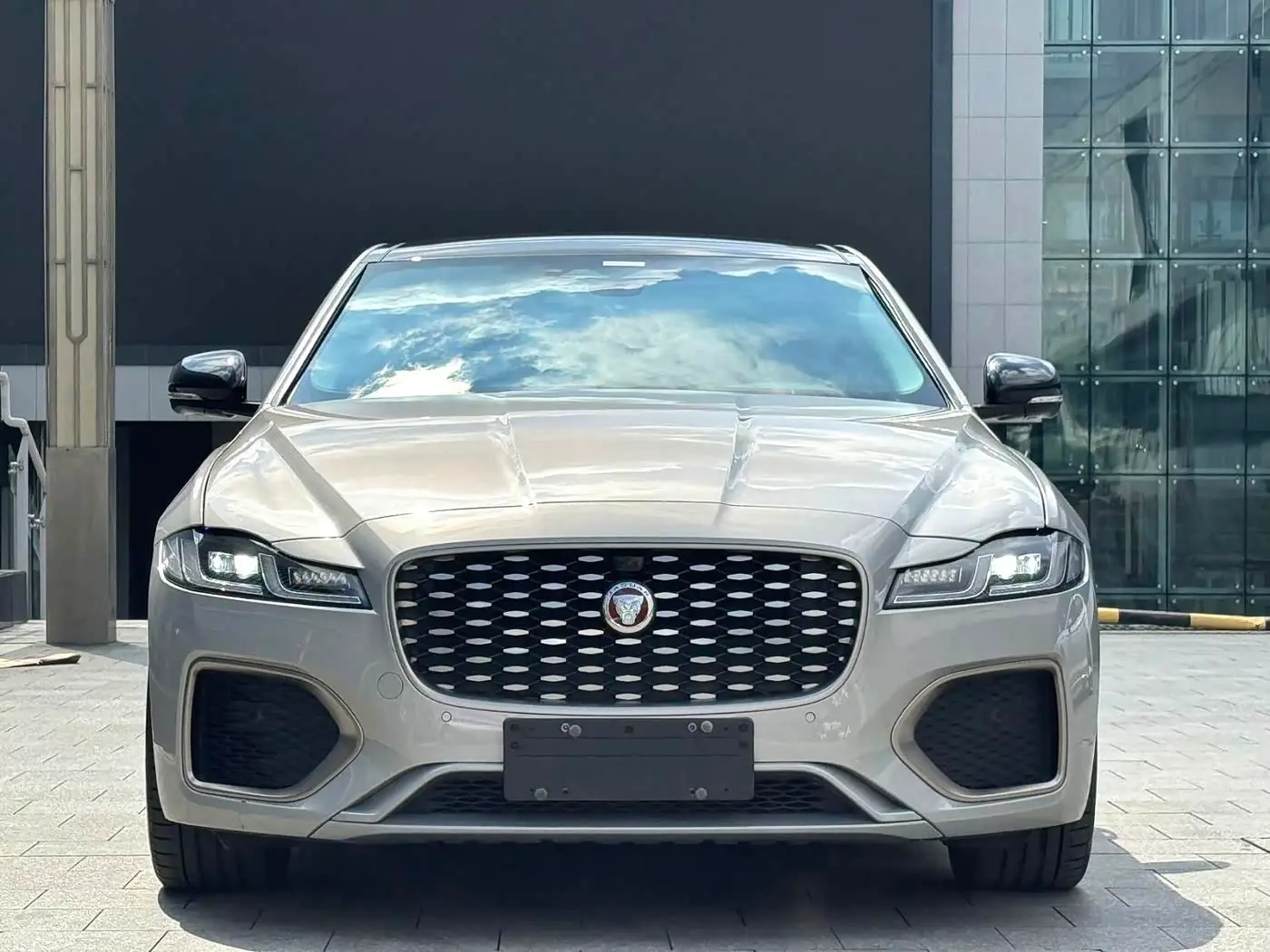 Jaguar XFL 2023 — Фото 3/9