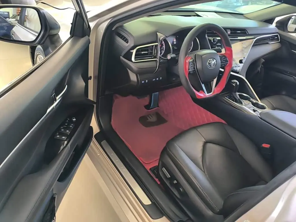 Toyota Camry 2018 — Фото 16/20