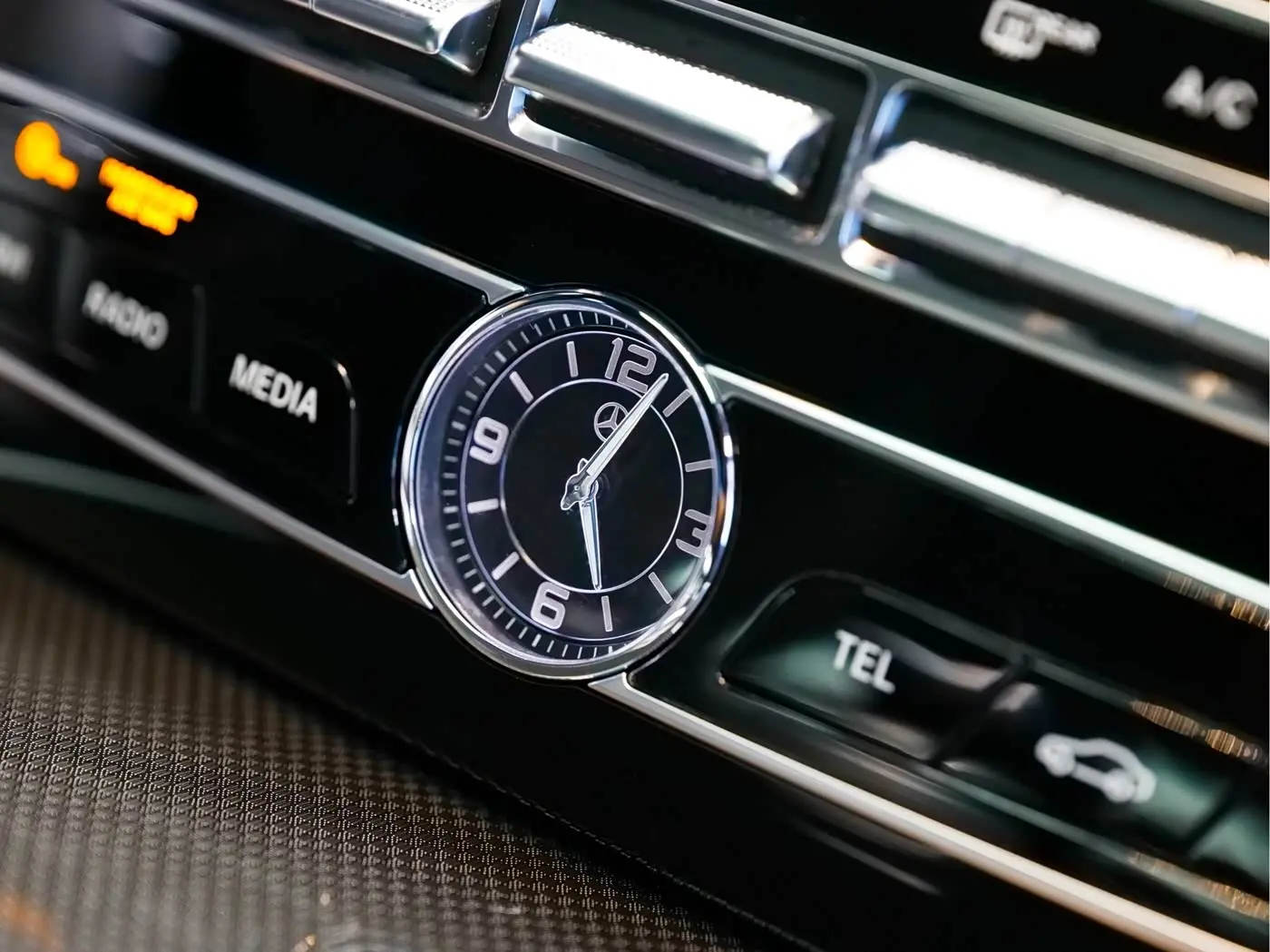 Mercedes-Benz G-Class 2023 — Фото 15/18