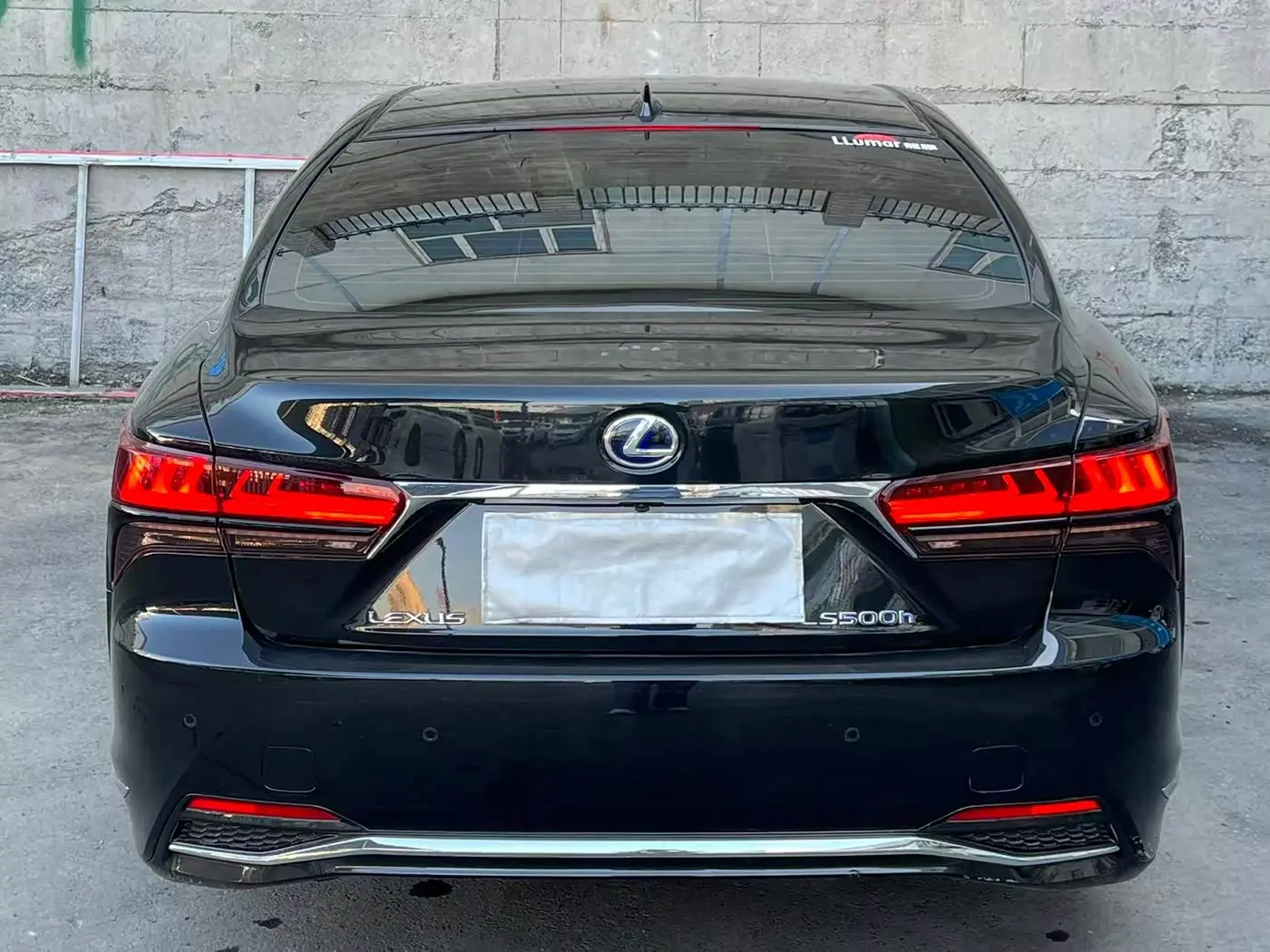 Lexus LS 2023 — Фото 8/10