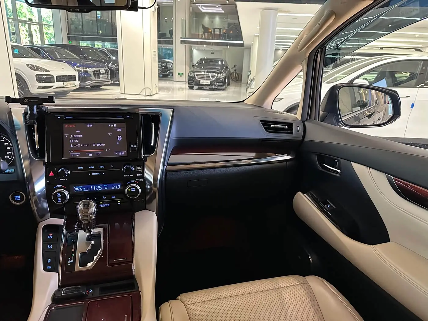 Toyota Alphard 2016 — Фото 7/16