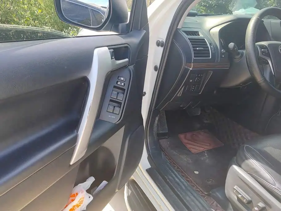 Toyota Prado 2019 — Photo 7/16