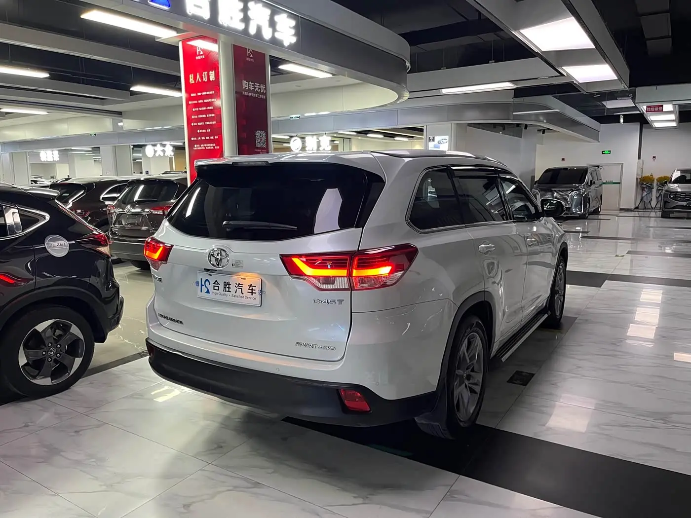Toyota Highlander 2020 — Photo 7/20