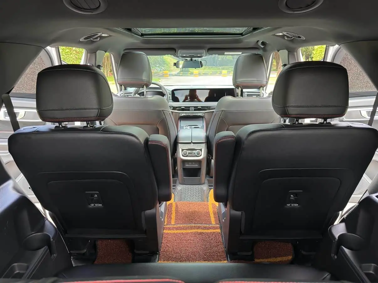 Ford Explorer 2023 — Photo 15/18