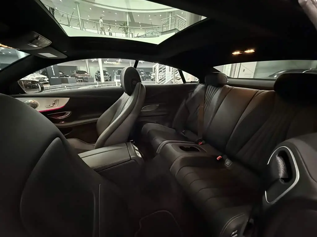 Mercedes-Benz E-Class 2023 — Photo 10/14