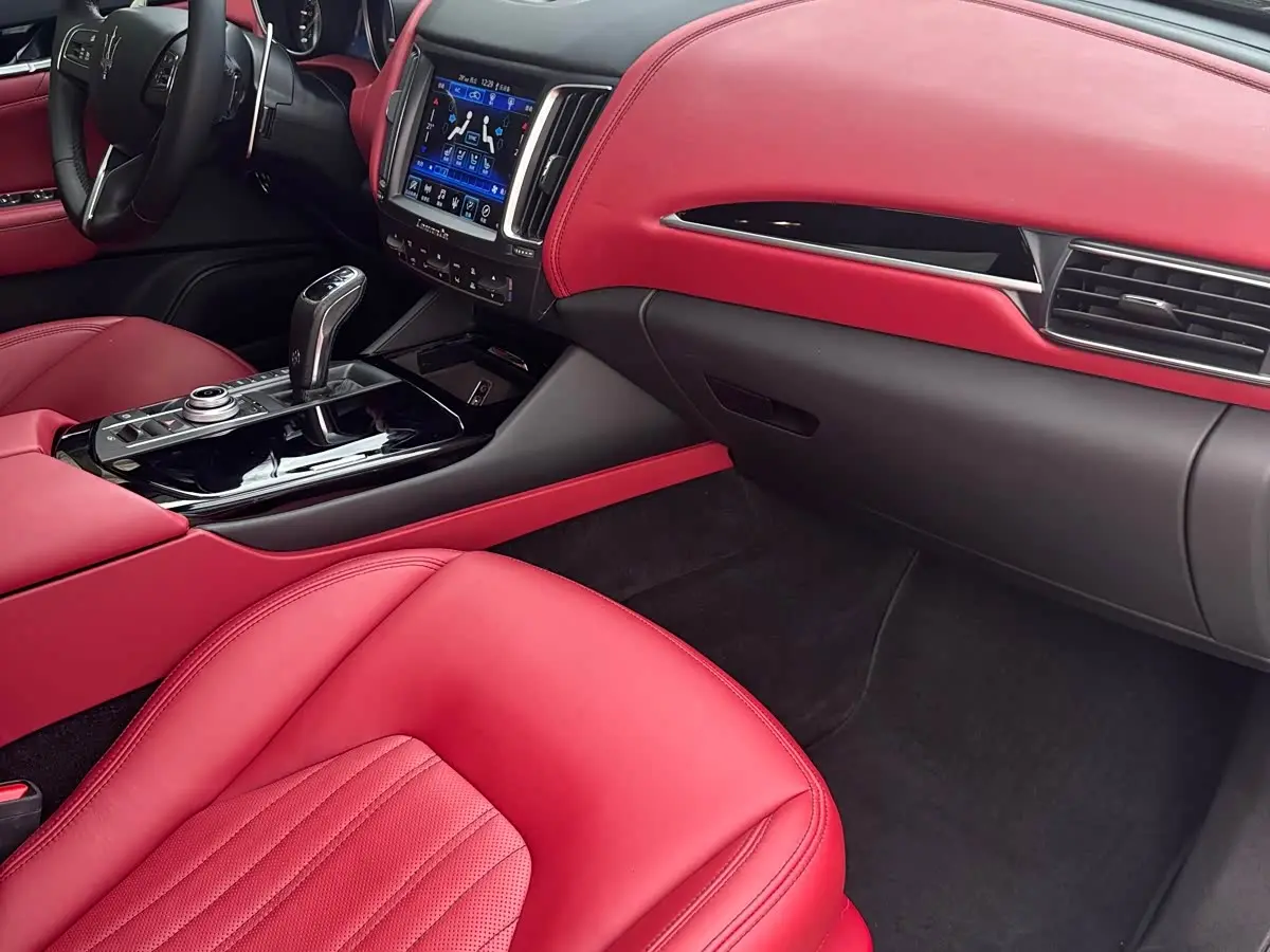 Maserati Levante 2021 — Фото 17/20