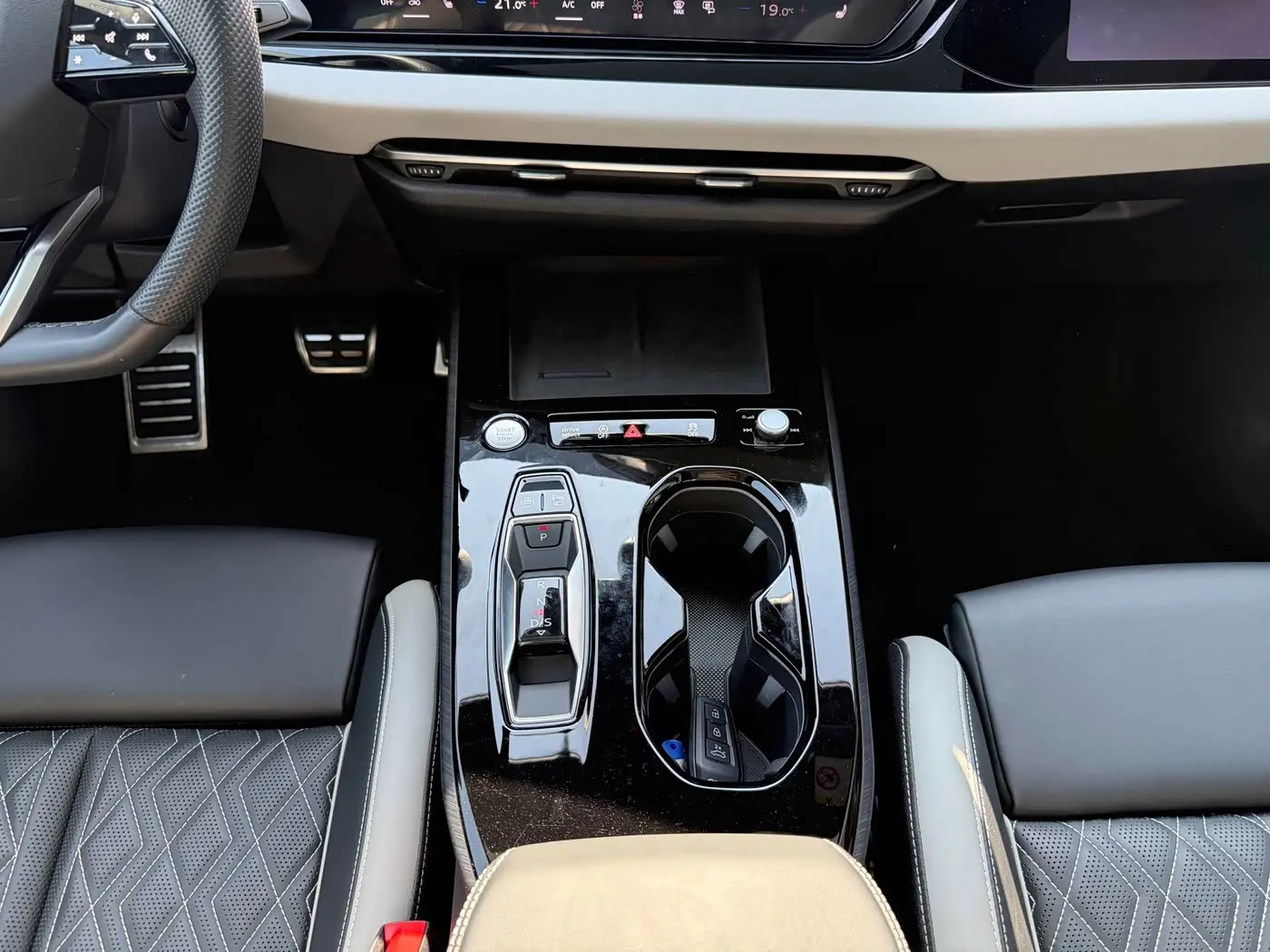 Audi A5L 2025 — Photo 13/15