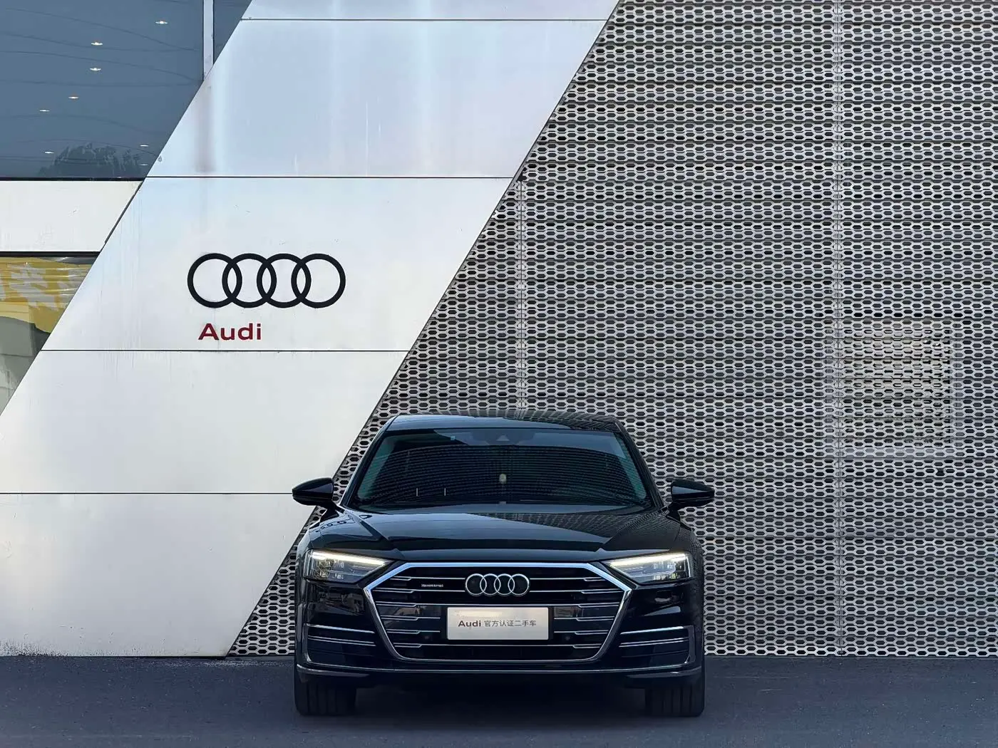 Audi A8 2018 — Photo 2/9