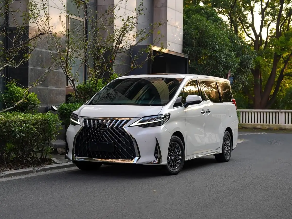 Lexus LM, 2023
