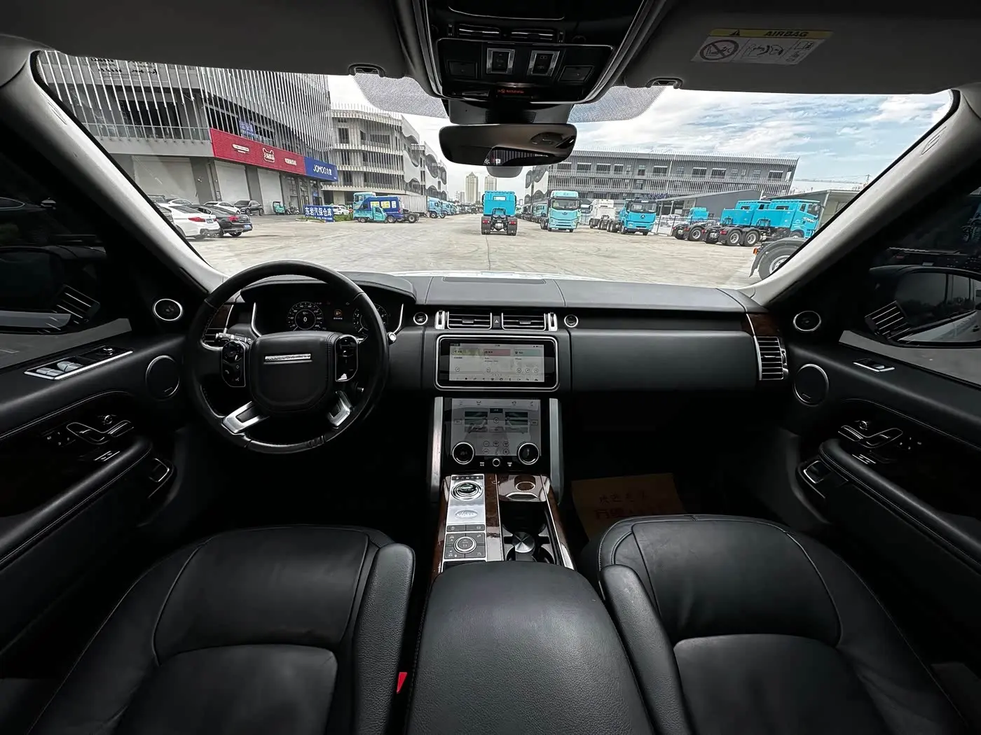 Land Rover Range Rover 2022 — Photo 7/12