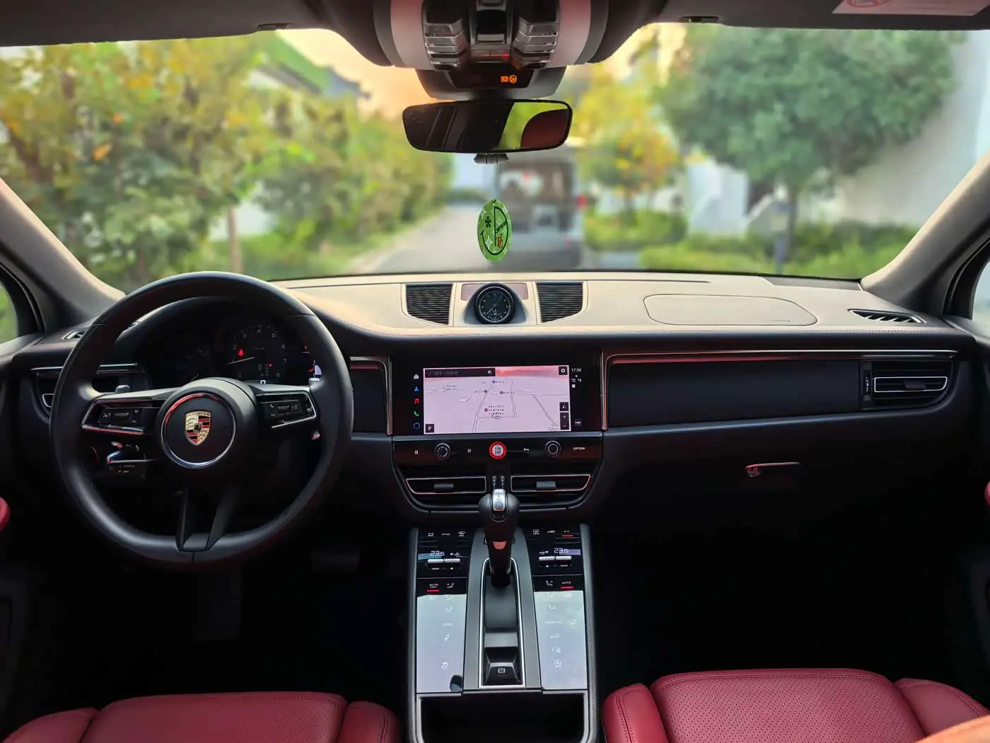 Porsche Macan 2024 — Photo 6/14