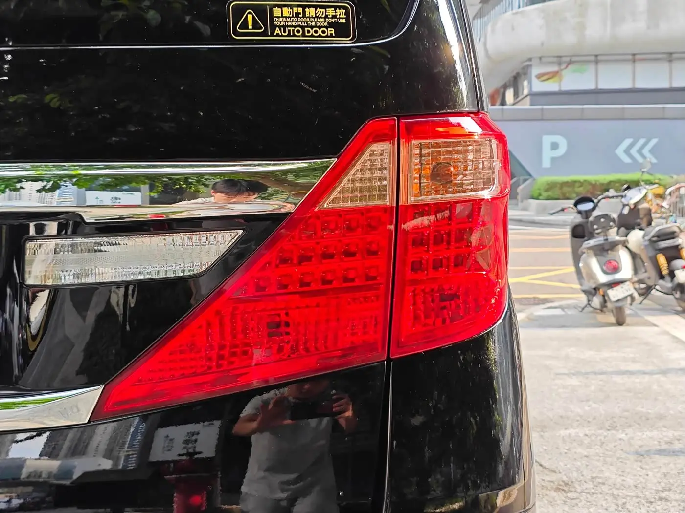 Toyota Alphard 2014 — Photo 5/20