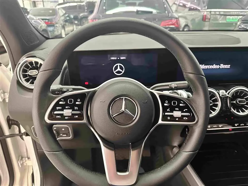 Mercedes-Benz GLB 2021 — Фото 7/20