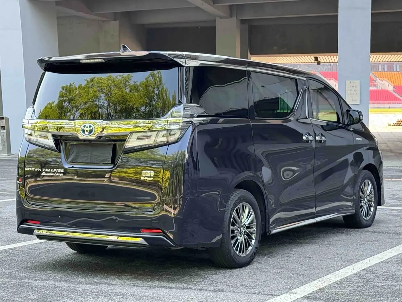 Toyota Vellfire 2023 — Photo 5/9